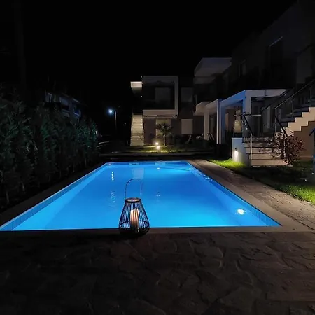 Emerald Luxury & Pool Ii Apartament *