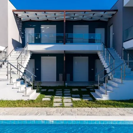 Emerald Luxury & Pool Ii Apartament Ofrínion