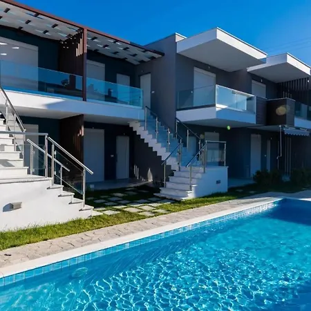 Emerald Luxury & Pool Ii Ofrínion