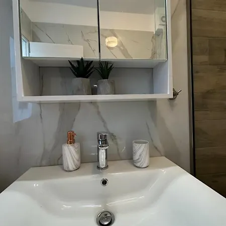 Emerald Luxury & Pool Ii Apartament