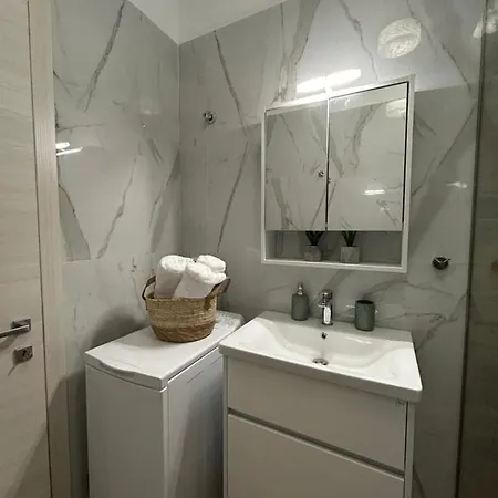Emerald Luxury & Pool Ii Apartament
